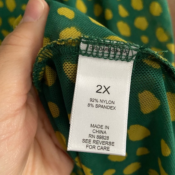 LOGO Layers by Lori Goldstein Semi Sheer Green Tank w Yellow Dot Tank Top - Picture 5 of 6